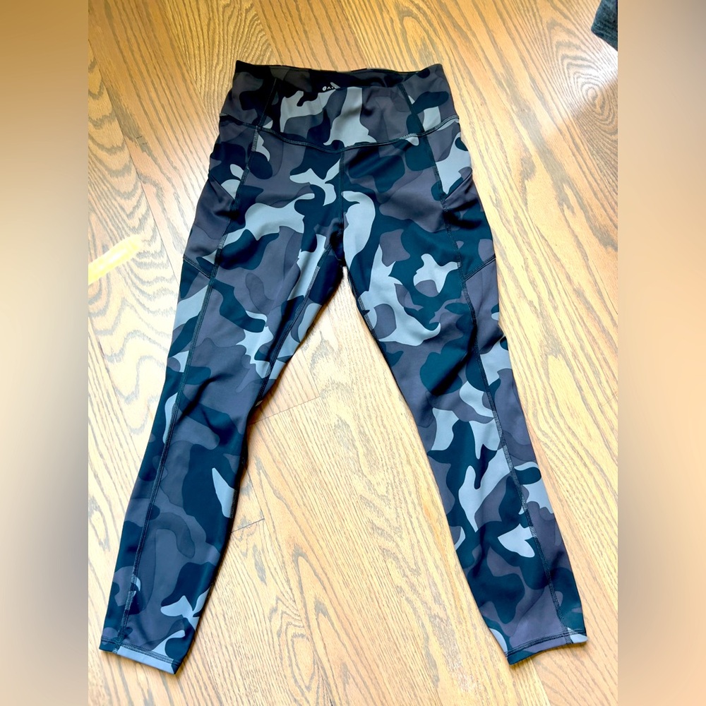 ATHLETA CAMO CONTENDER, 7/8 TIGHT IN POWER-LIFT, SIZE S